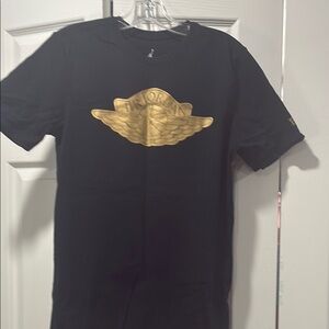 Black and gold Air Jordan T-Shirt medium